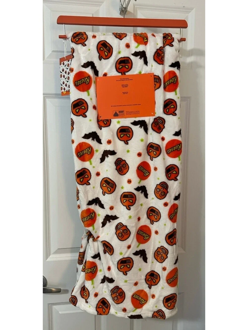 Reese's Halloween Oversized Plush Throw Blanket 60